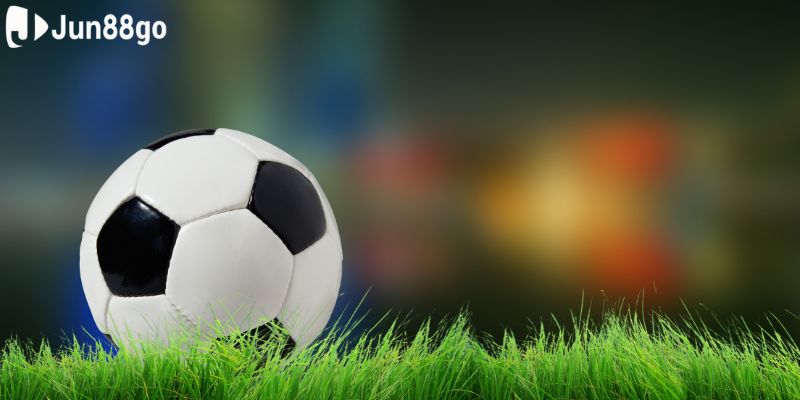 Bóng đá là một trong những môn thể thao thu hút hàng đầu